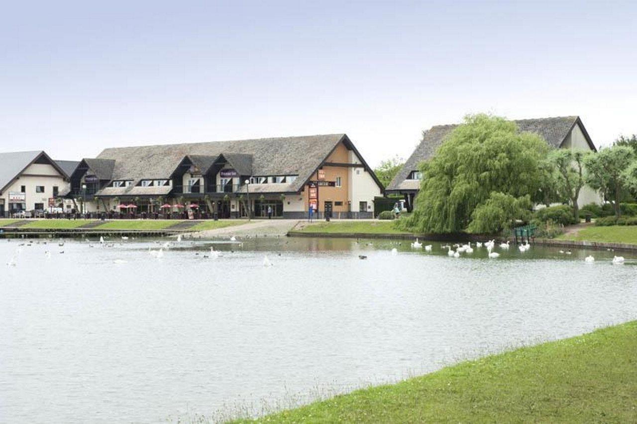 Premier Inn Milton Keynes East Willen Lake Exterior foto