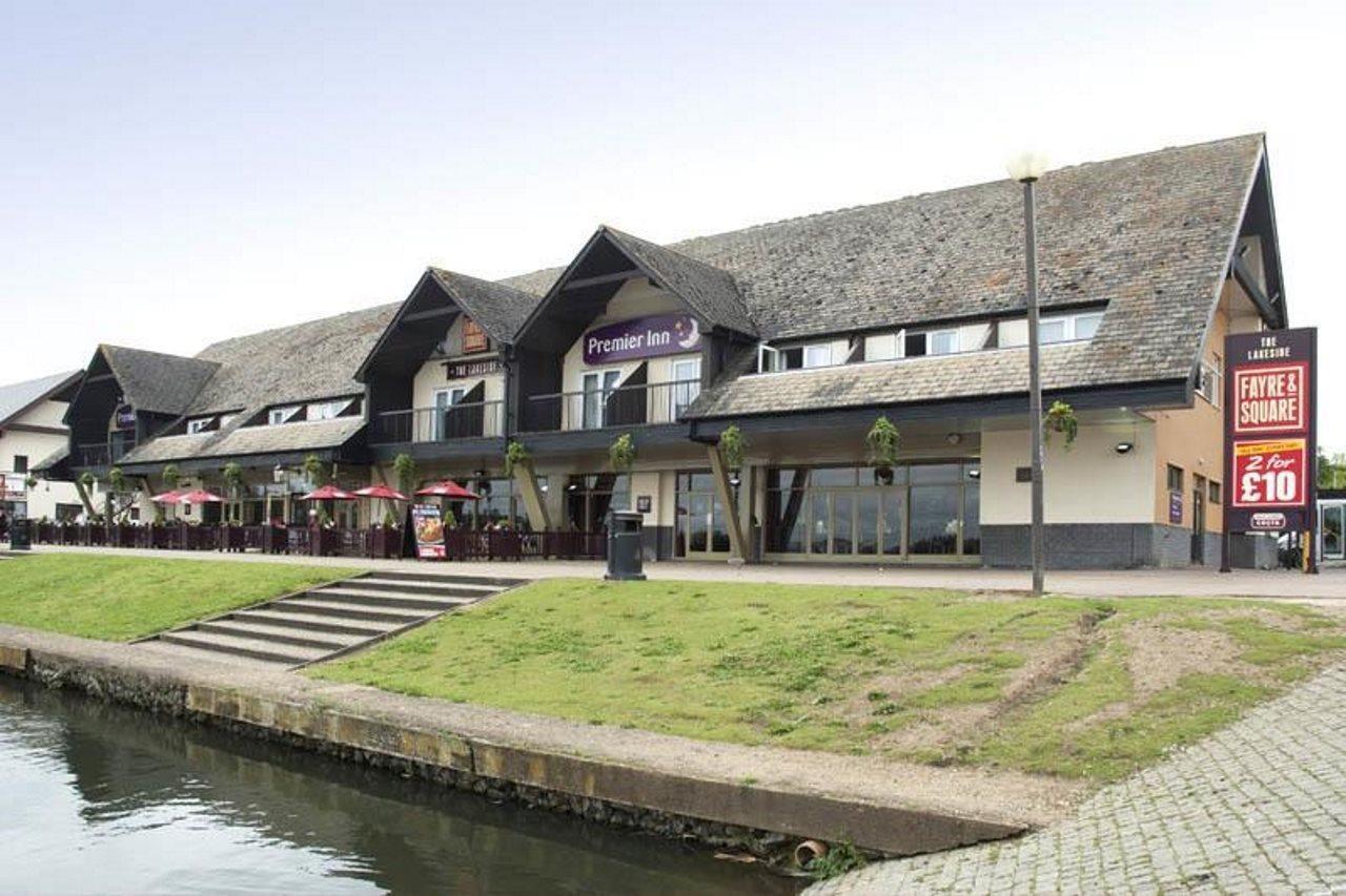 Premier Inn Milton Keynes East Willen Lake Exterior foto