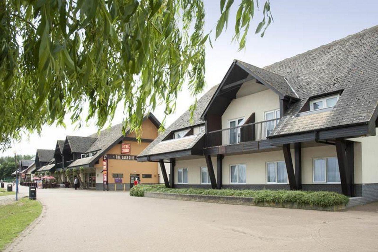 Premier Inn Milton Keynes East Willen Lake Exterior foto