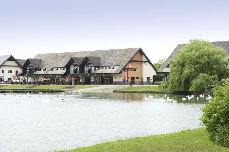 Premier Inn Milton Keynes East Willen Lake Exterior foto